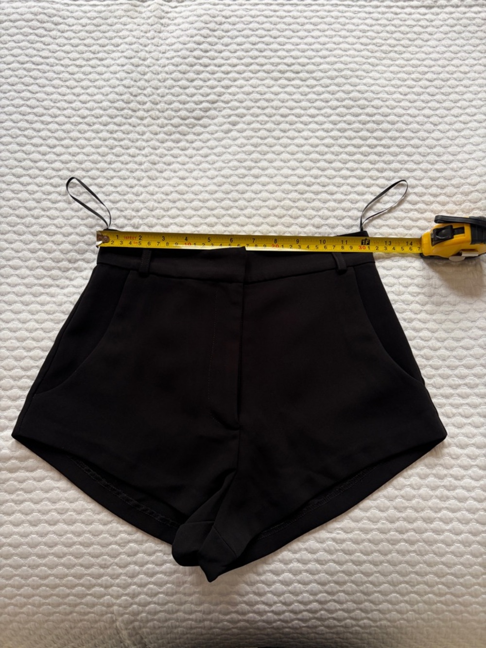Amanda Uprichard Kelso Shorts in Black
by xRevolve size XS - Picture 16 of 17